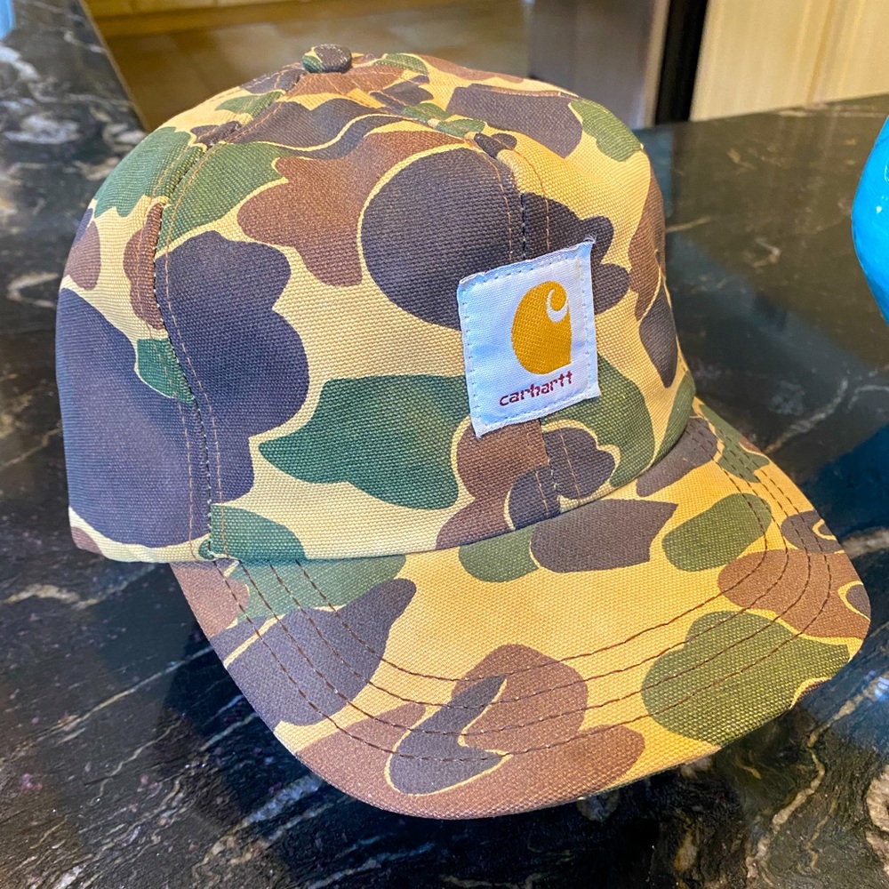 Carhartt old school brown camo/duck camo hat.